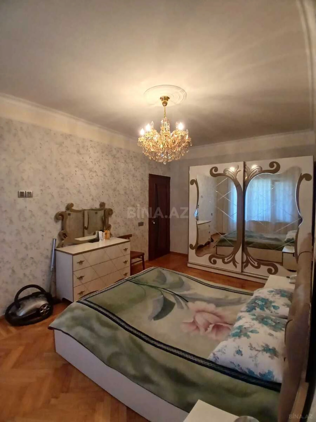 Satılır 4 otaqlı mənzil 110 m²