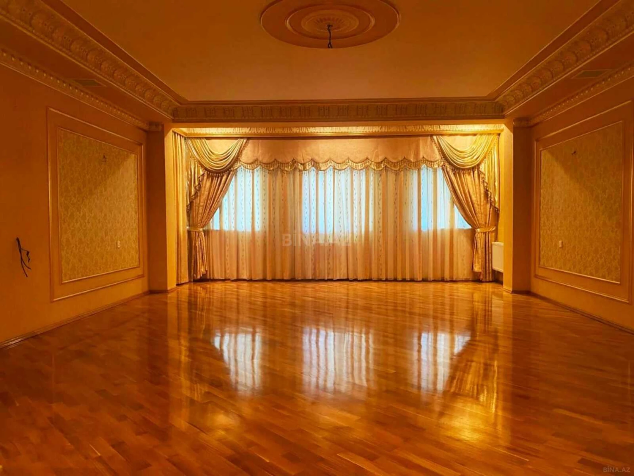 Satılır 4 otaqlı mənzil 250 m²