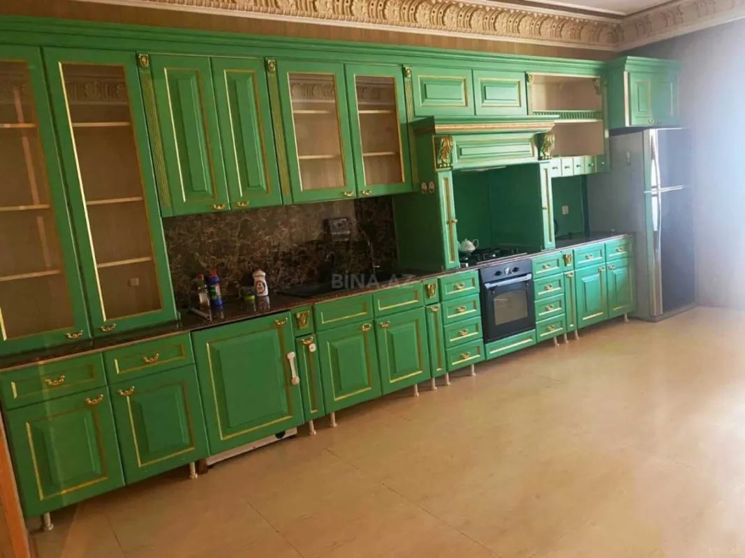 Satılır 4 otaqlı mənzil 250 m²