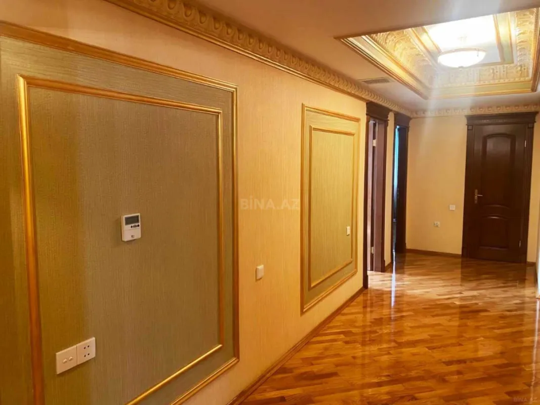 Satılır 4 otaqlı mənzil 250 m²