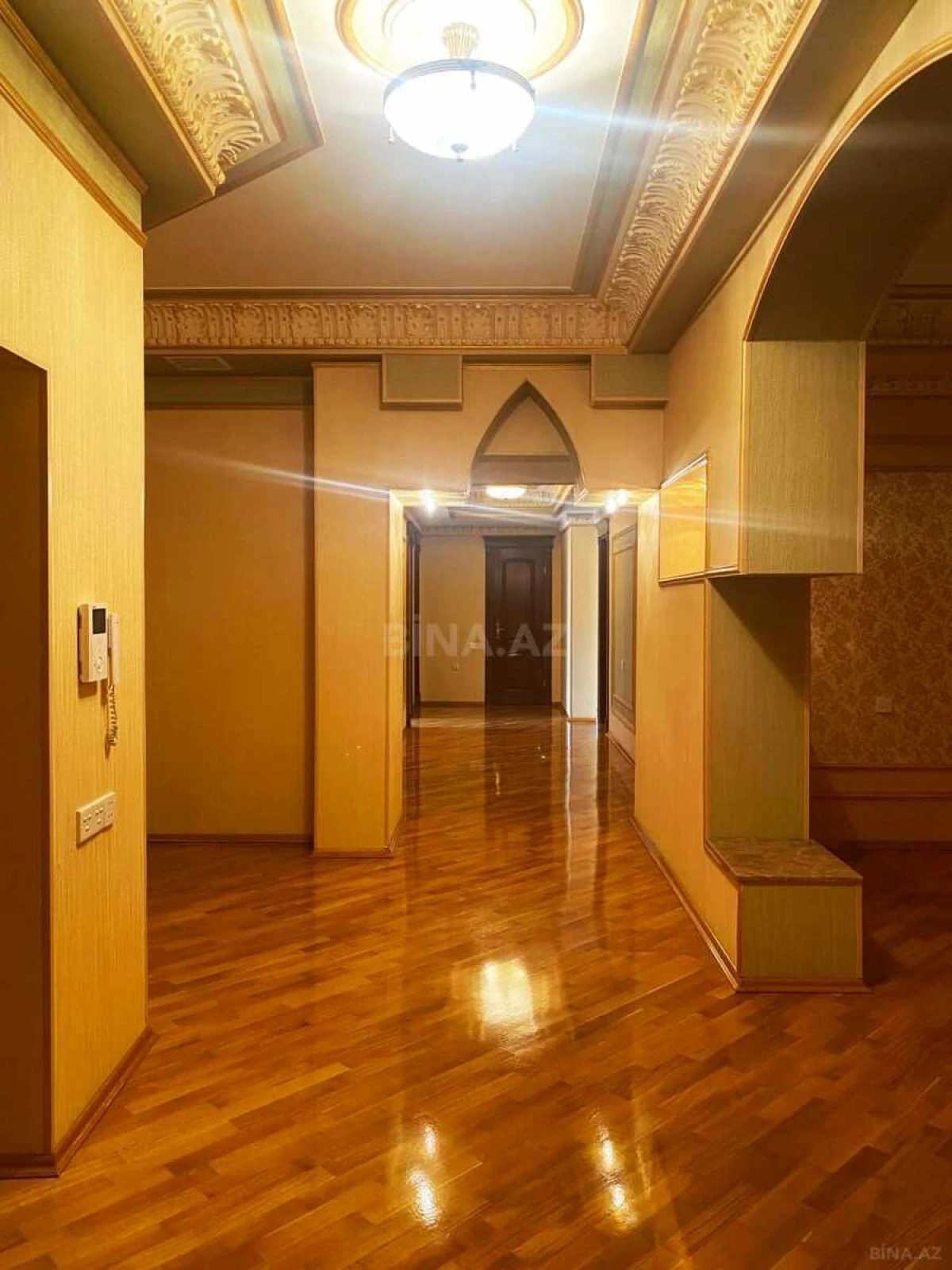 Satılır 4 otaqlı mənzil 250 m²