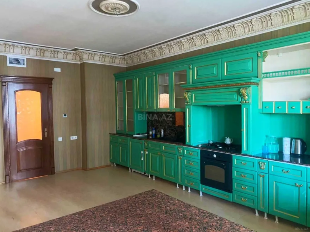 Satılır 4 otaqlı mənzil 250 m²