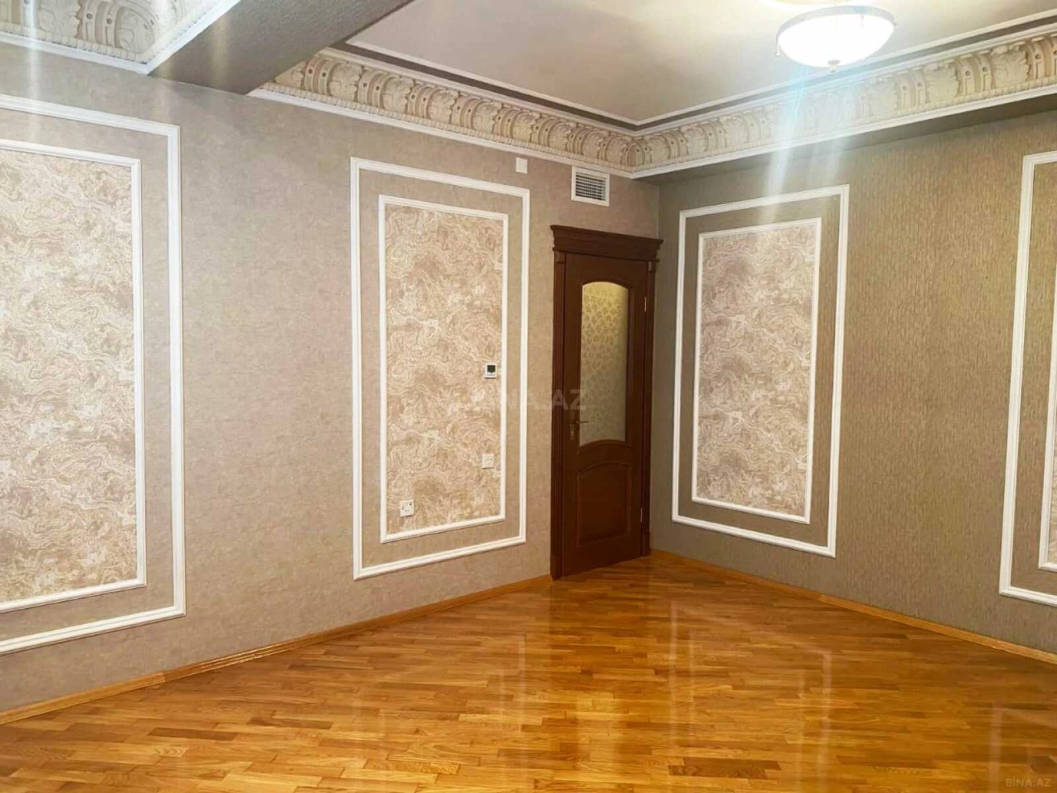 Satılır 4 otaqlı mənzil 250 m²