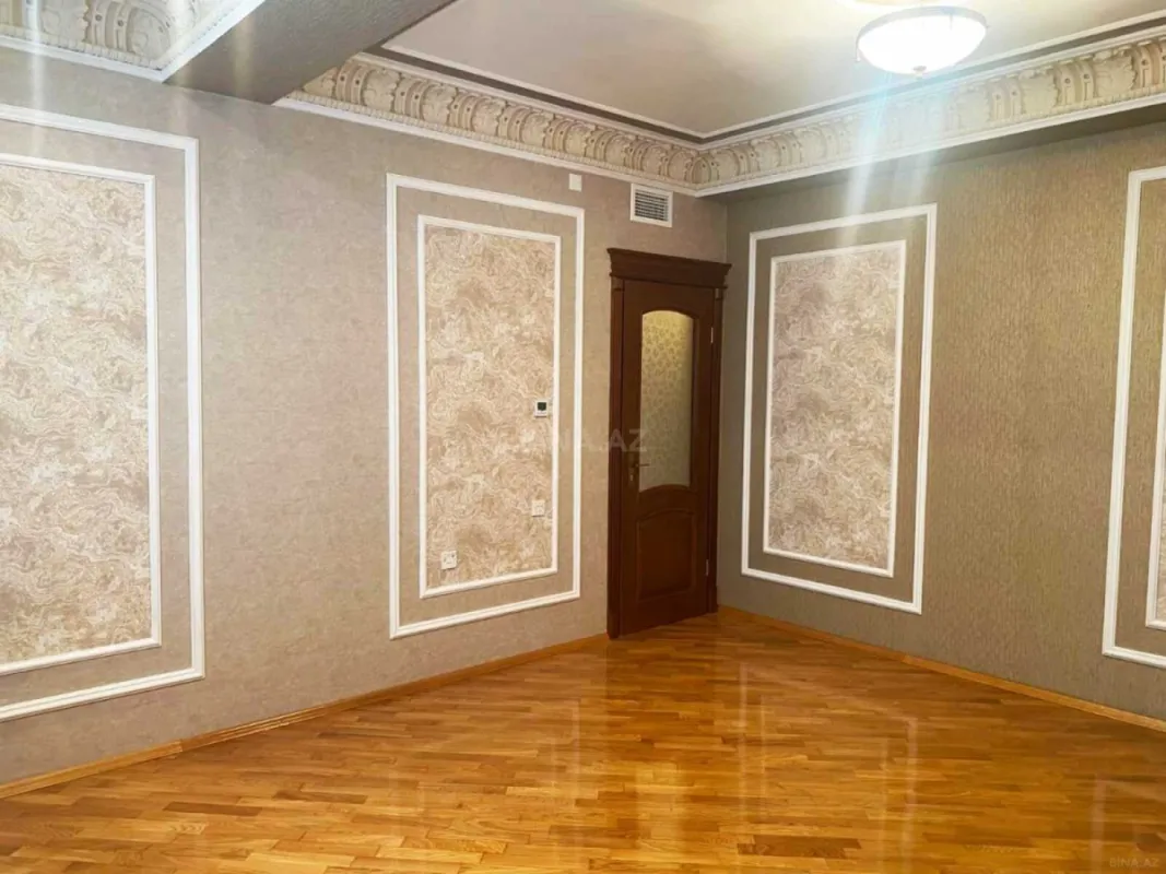 Satılır 4 otaqlı mənzil 250 m²