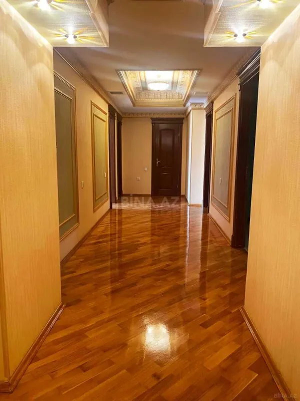 Satılır 4 otaqlı mənzil 250 m²