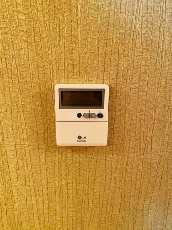 Satılır 4 otaqlı mənzil 250 m²