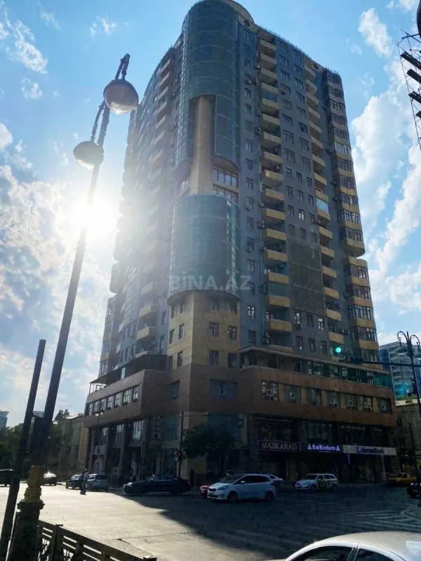 Satılır 4 otaqlı mənzil 250 m²