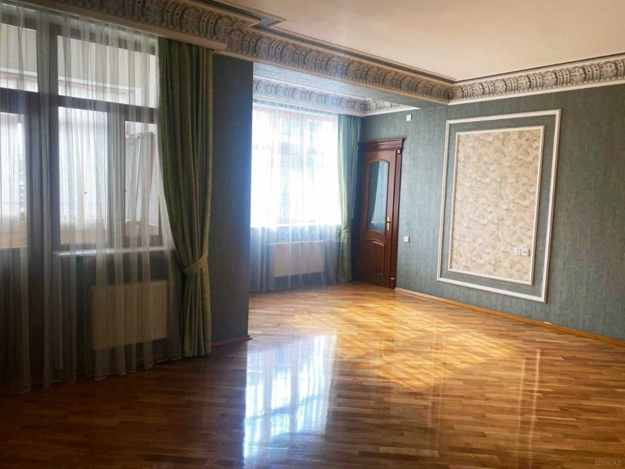 Satılır 4 otaqlı mənzil 250 m²