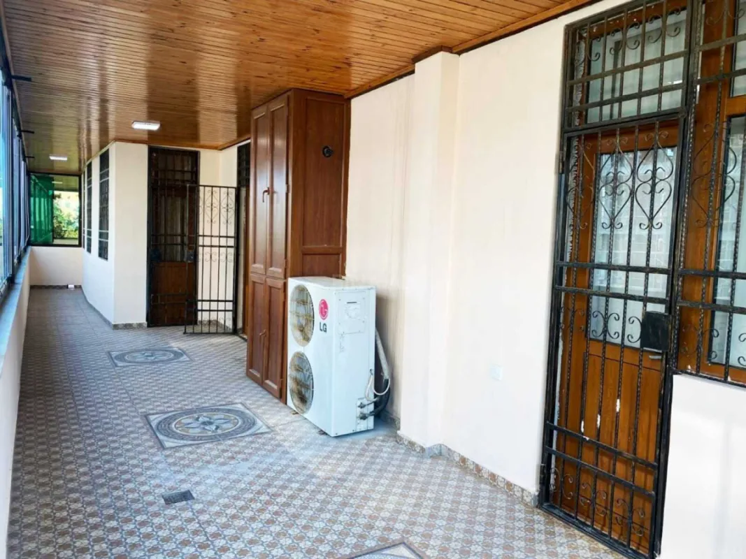 Satılır 4 otaqlı mənzil 250 m²