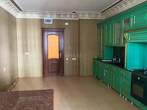 Satılır 4 otaqlı mənzil 250 m²
