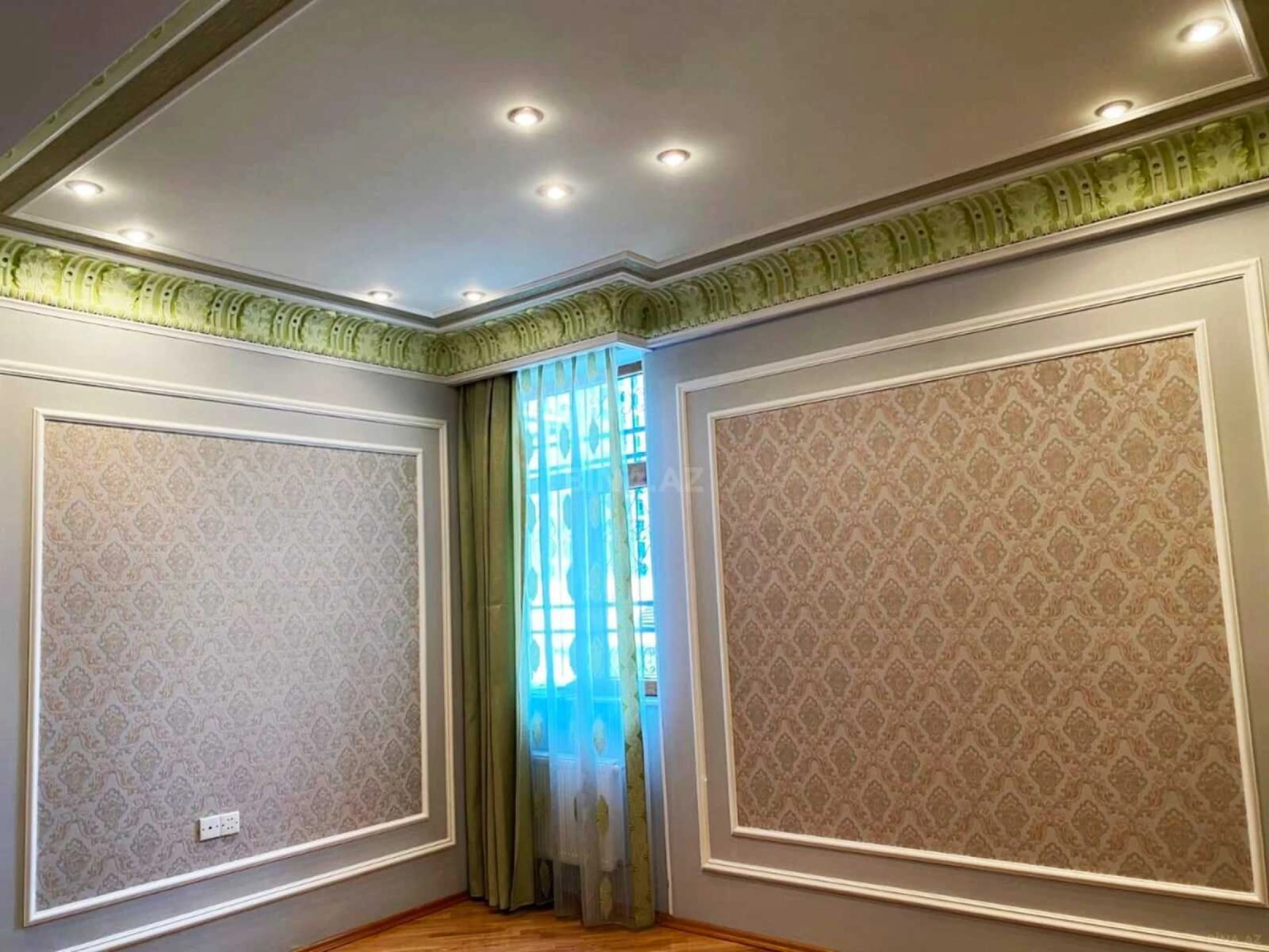 Satılır 4 otaqlı mənzil 250 m²
