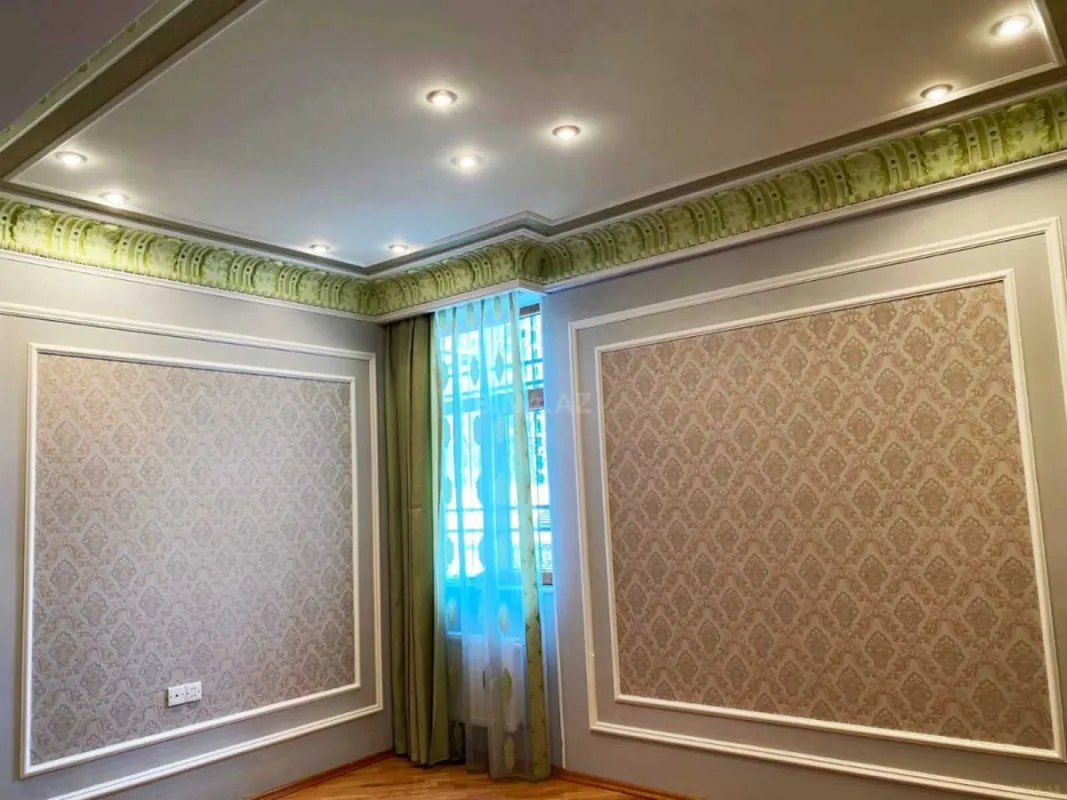 Satılır 4 otaqlı mənzil 250 m²