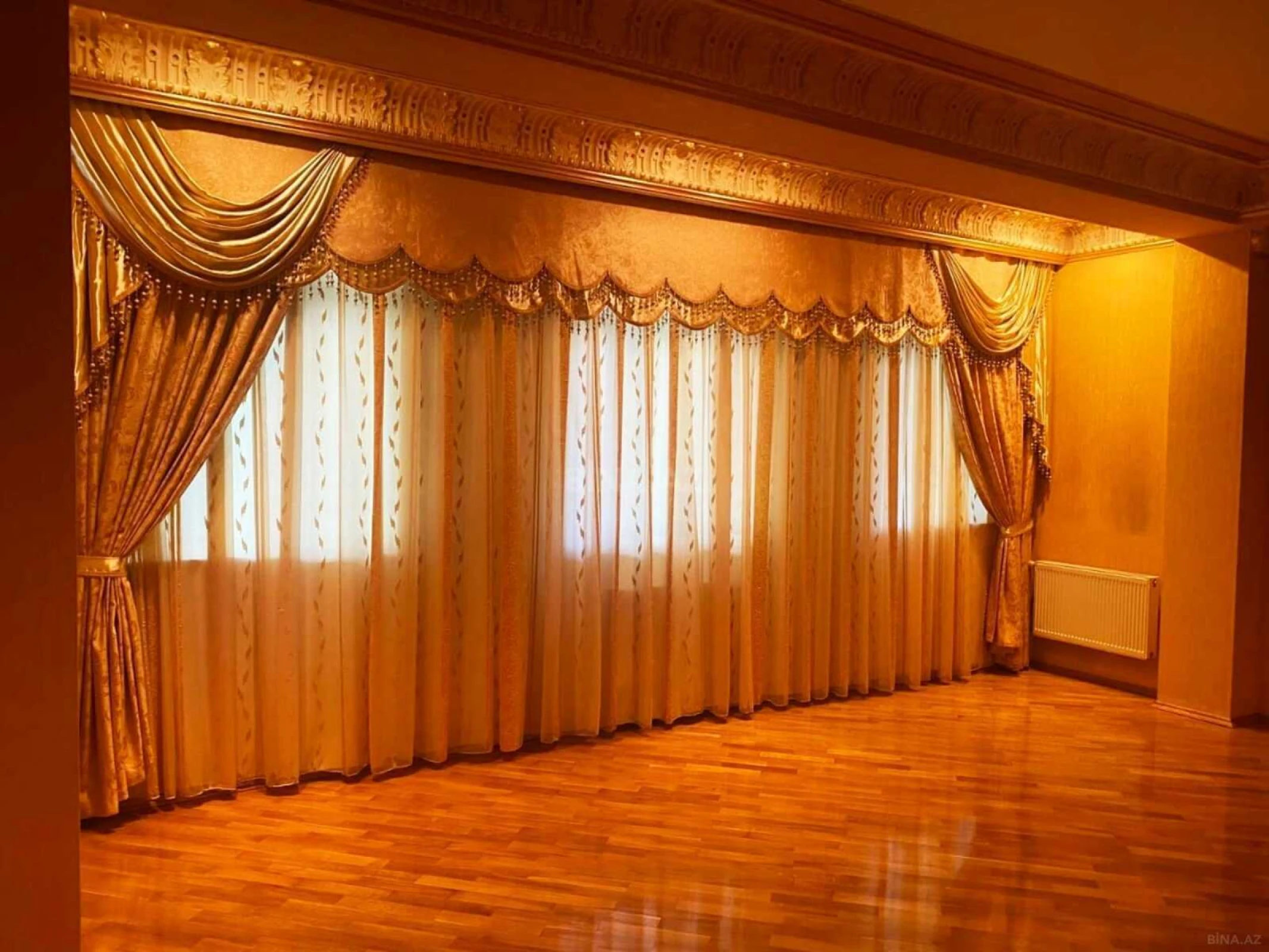 Satılır 4 otaqlı mənzil 250 m²