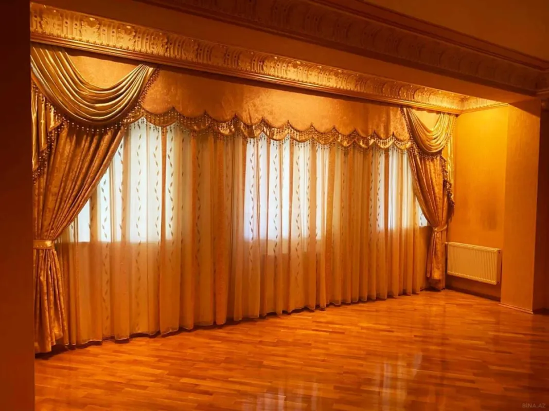 Satılır 4 otaqlı mənzil 250 m²