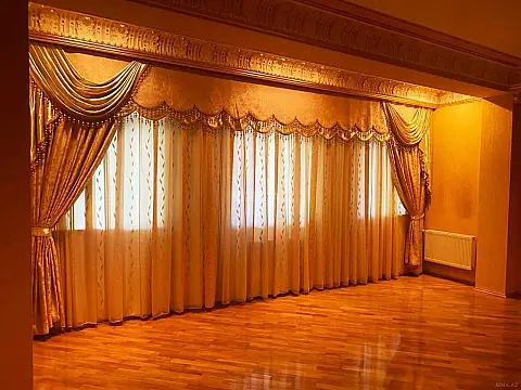 Satılır 4 otaqlı mənzil 250 m²