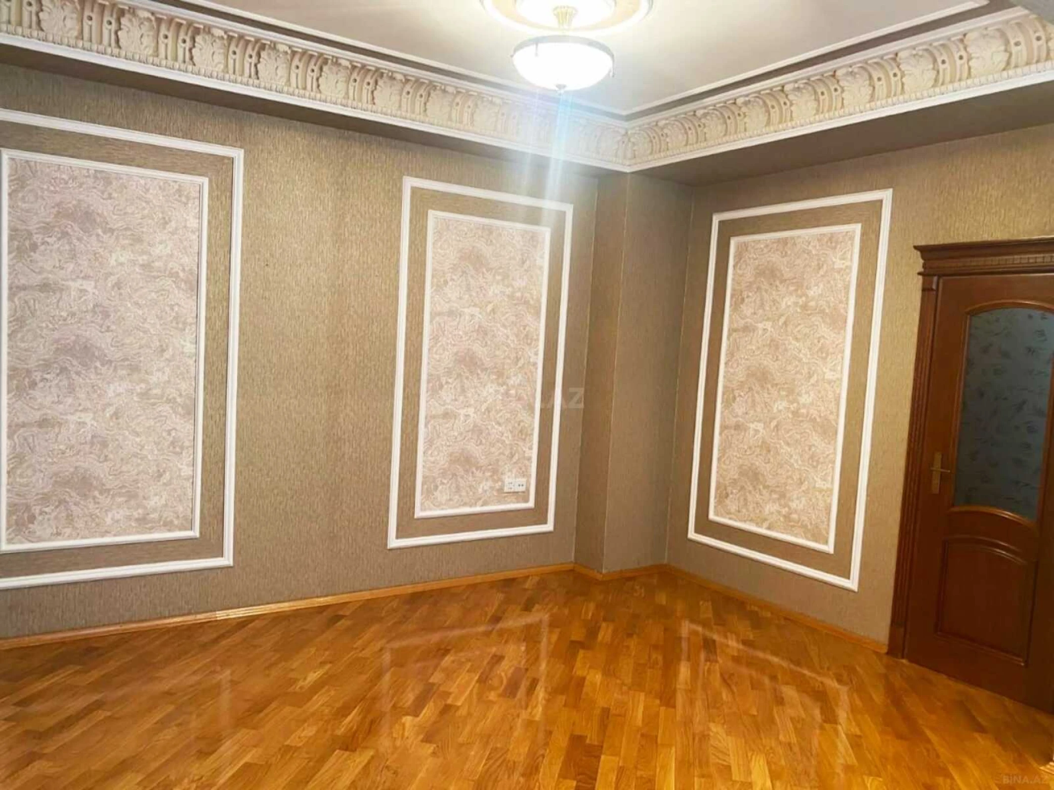 Satılır 4 otaqlı mənzil 250 m²