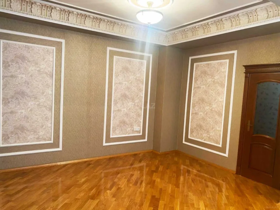 Satılır 4 otaqlı mənzil 250 m²