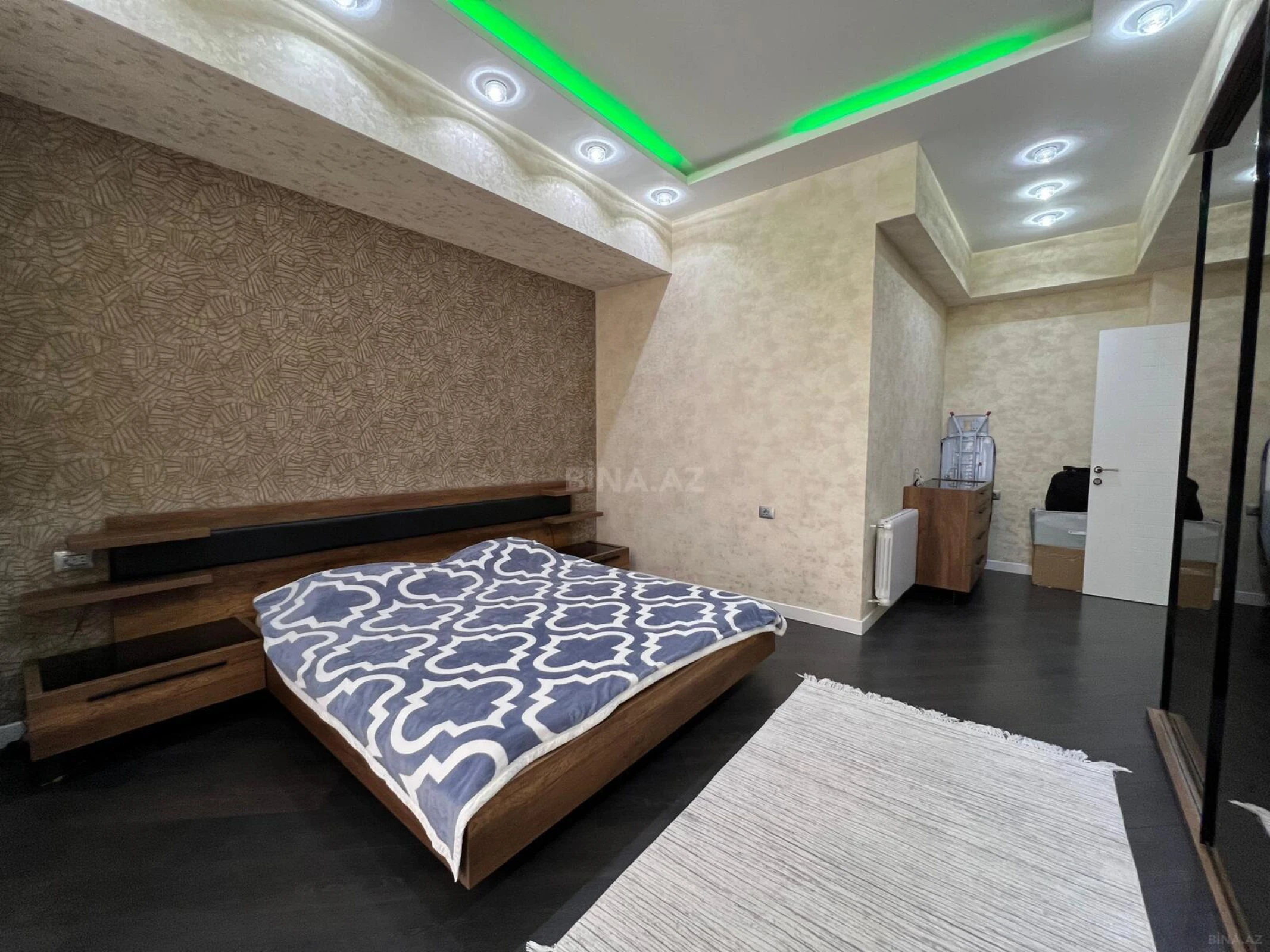 Kirayə verilir 3 otaqlı mənzil 155 m²