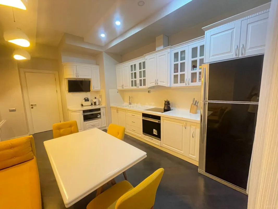 Kirayə verilir 3 otaqlı mənzil 155 m²