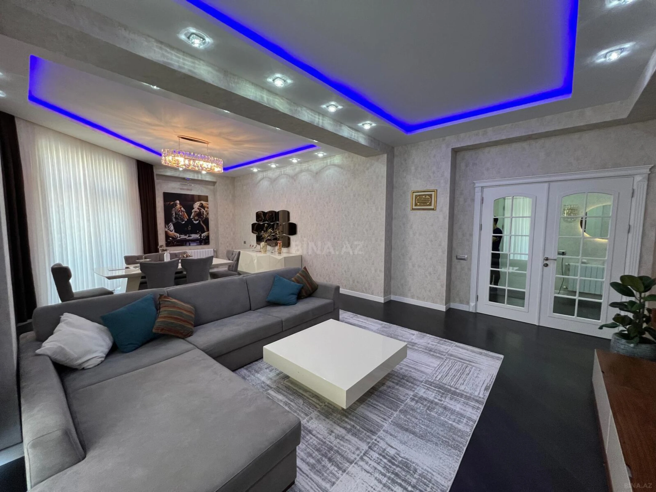 Kirayə verilir 3 otaqlı mənzil 155 m²