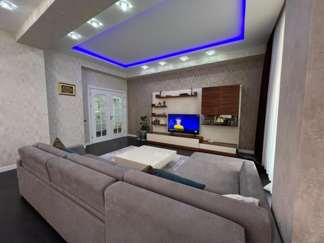 Kirayə verilir 3 otaqlı mənzil 155 m²