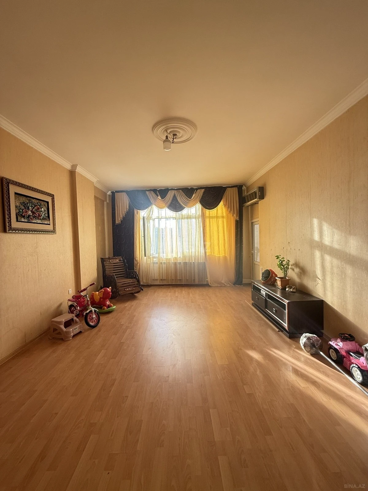 Satılır 3 otaqlı mənzil 150 m²
