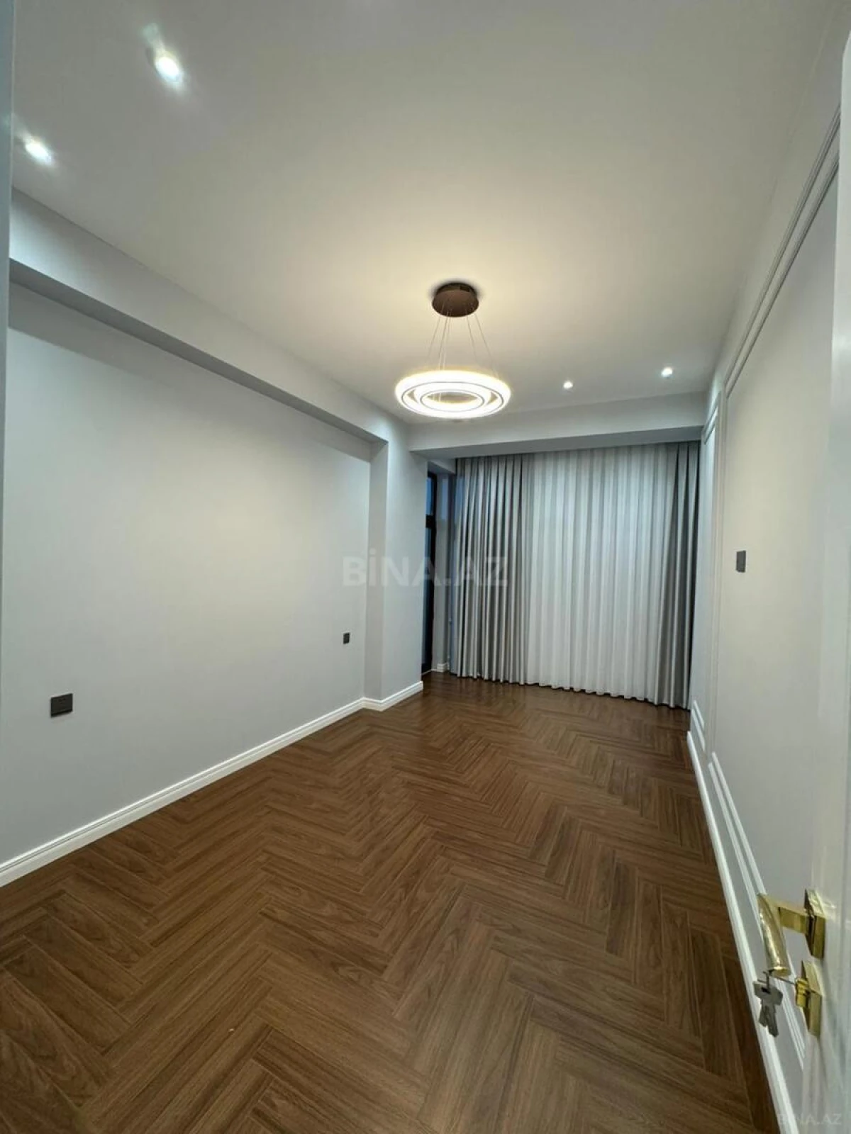 Satılır 3 otaqlı mənzil 97 m²