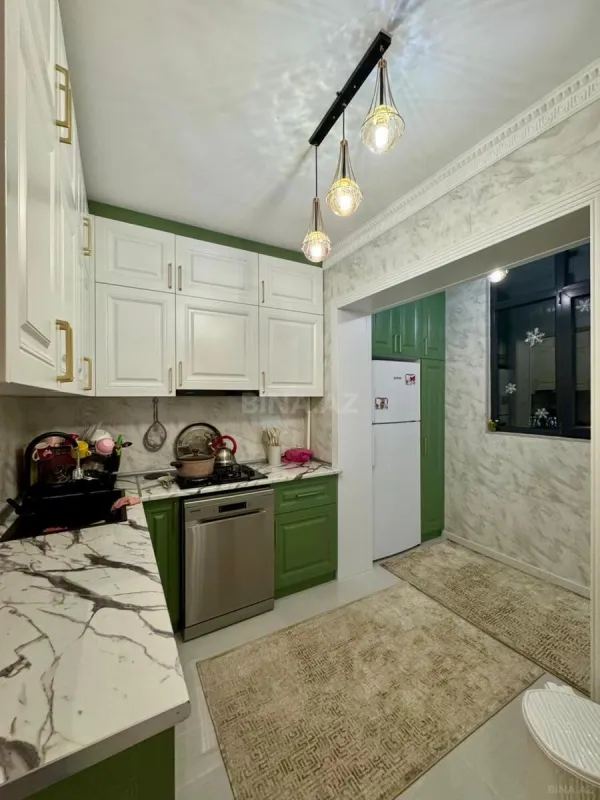 Satılır 4 otaqlı mənzil 110 m²