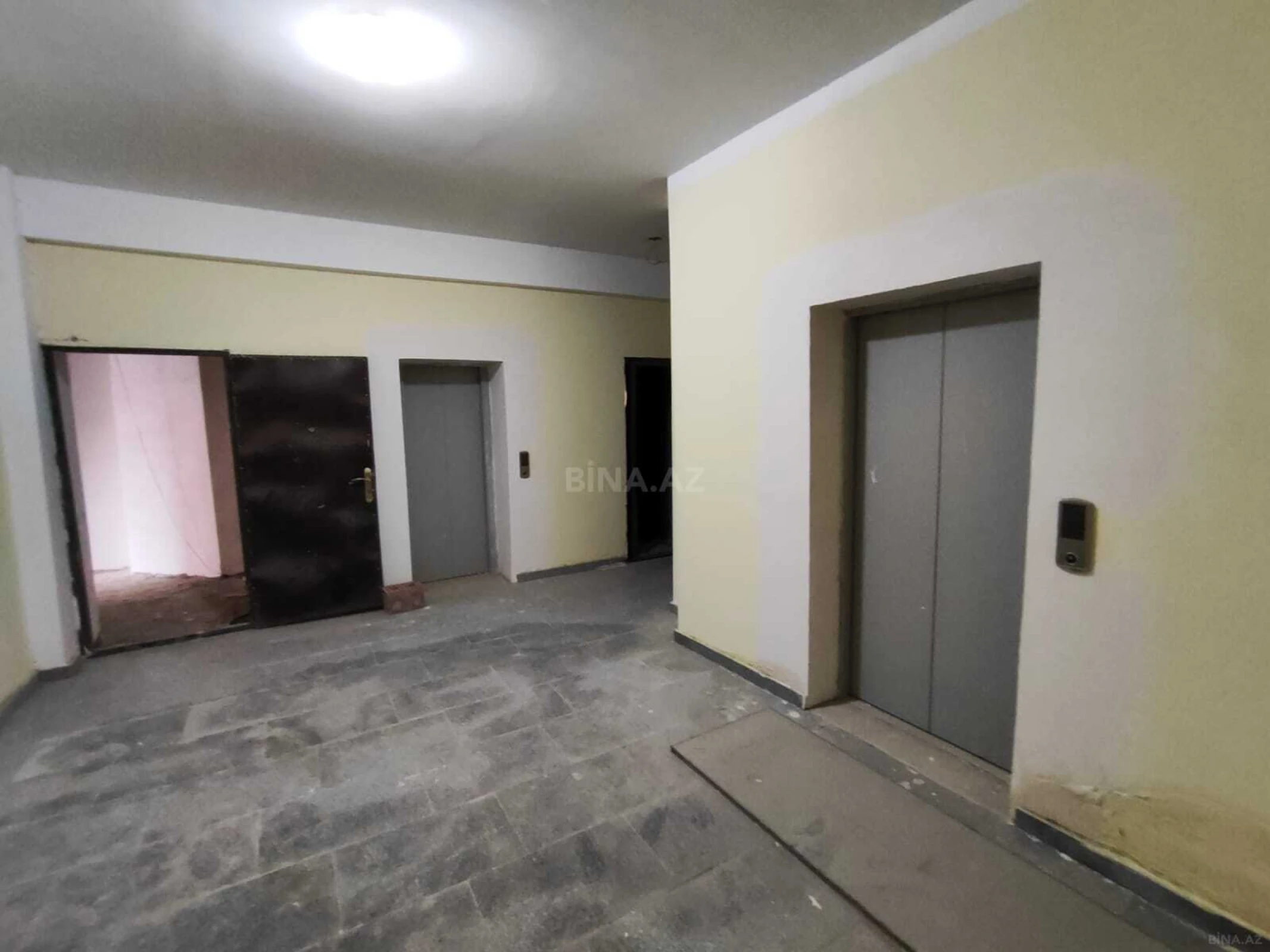 Satılır 3 otaqlı mənzil 118 m²