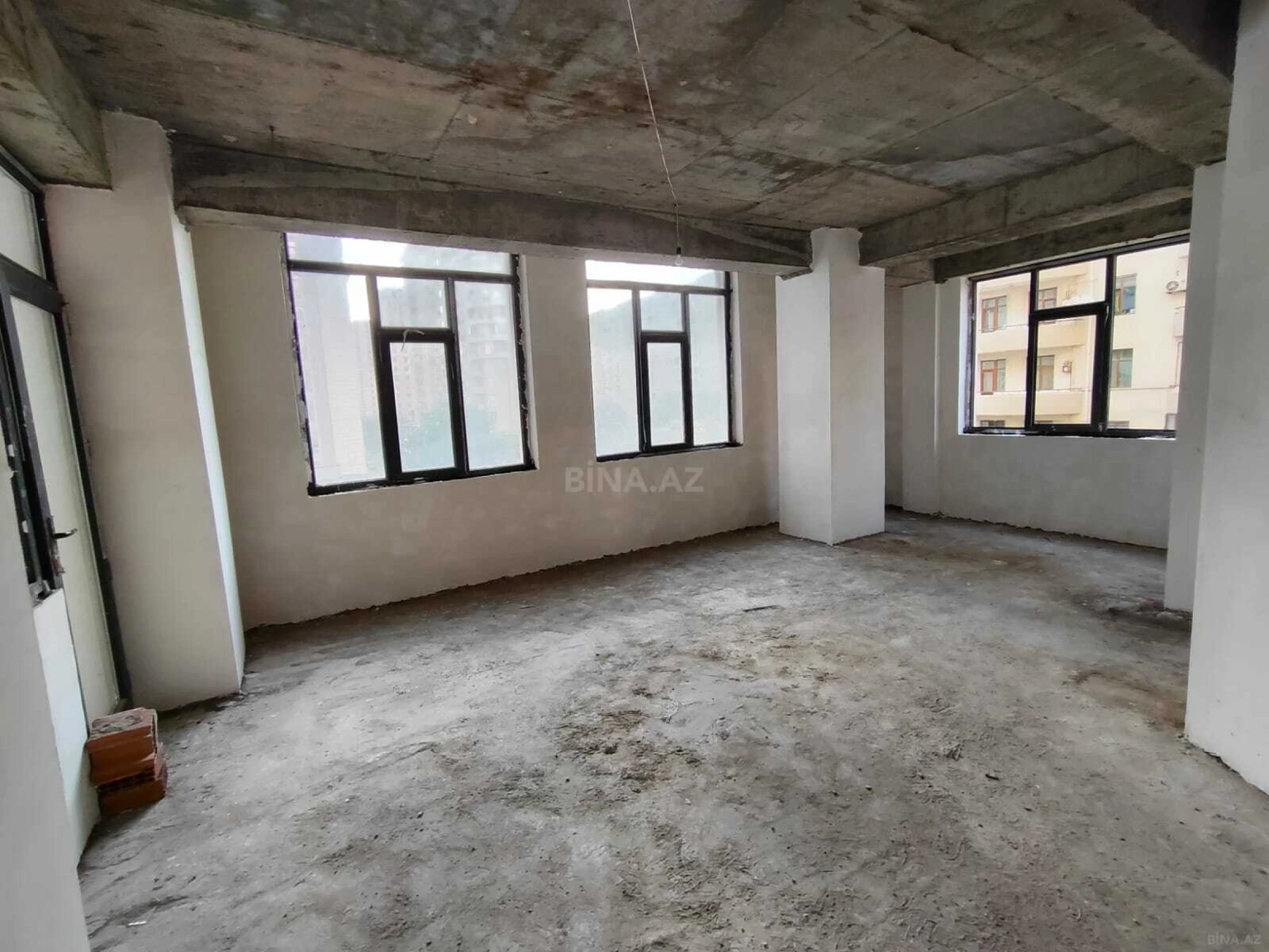Satılır 3 otaqlı mənzil 118 m²