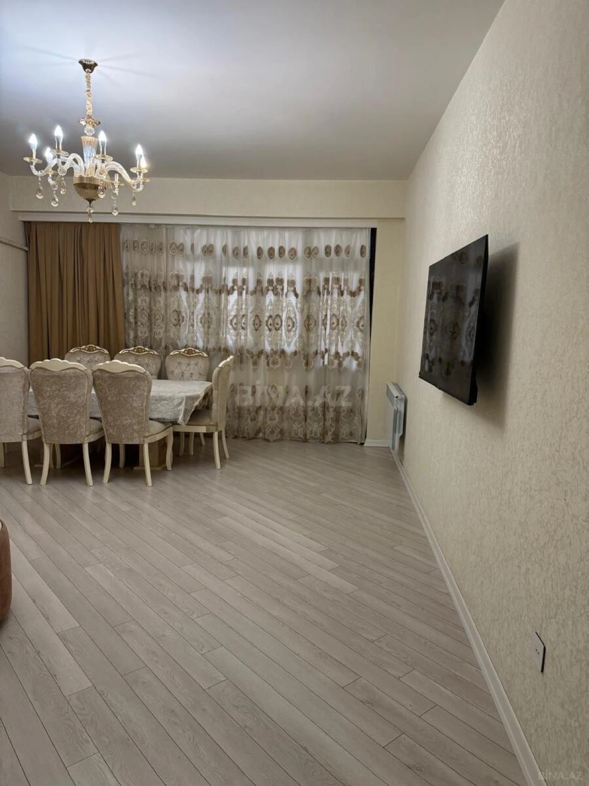 Kirayə verilir 4 otaqlı mənzil 140 m²