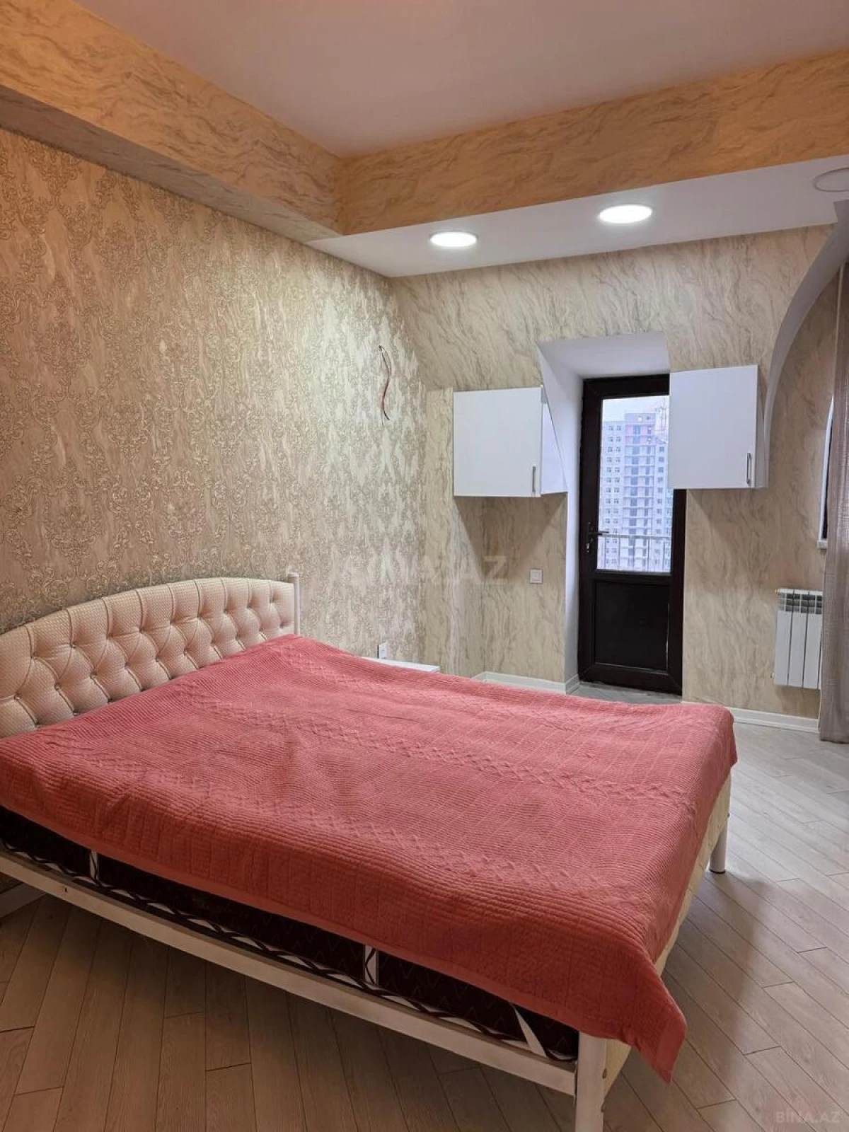 Kirayə verilir 4 otaqlı mənzil 140 m²