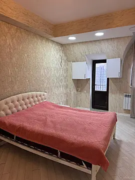 Kirayə verilir 4 otaqlı mənzil 140 m²