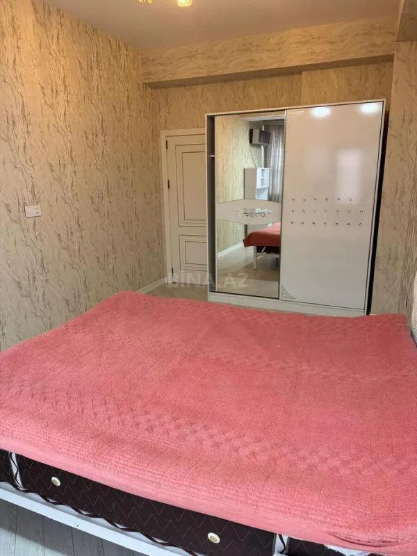 Kirayə verilir 4 otaqlı mənzil 140 m²