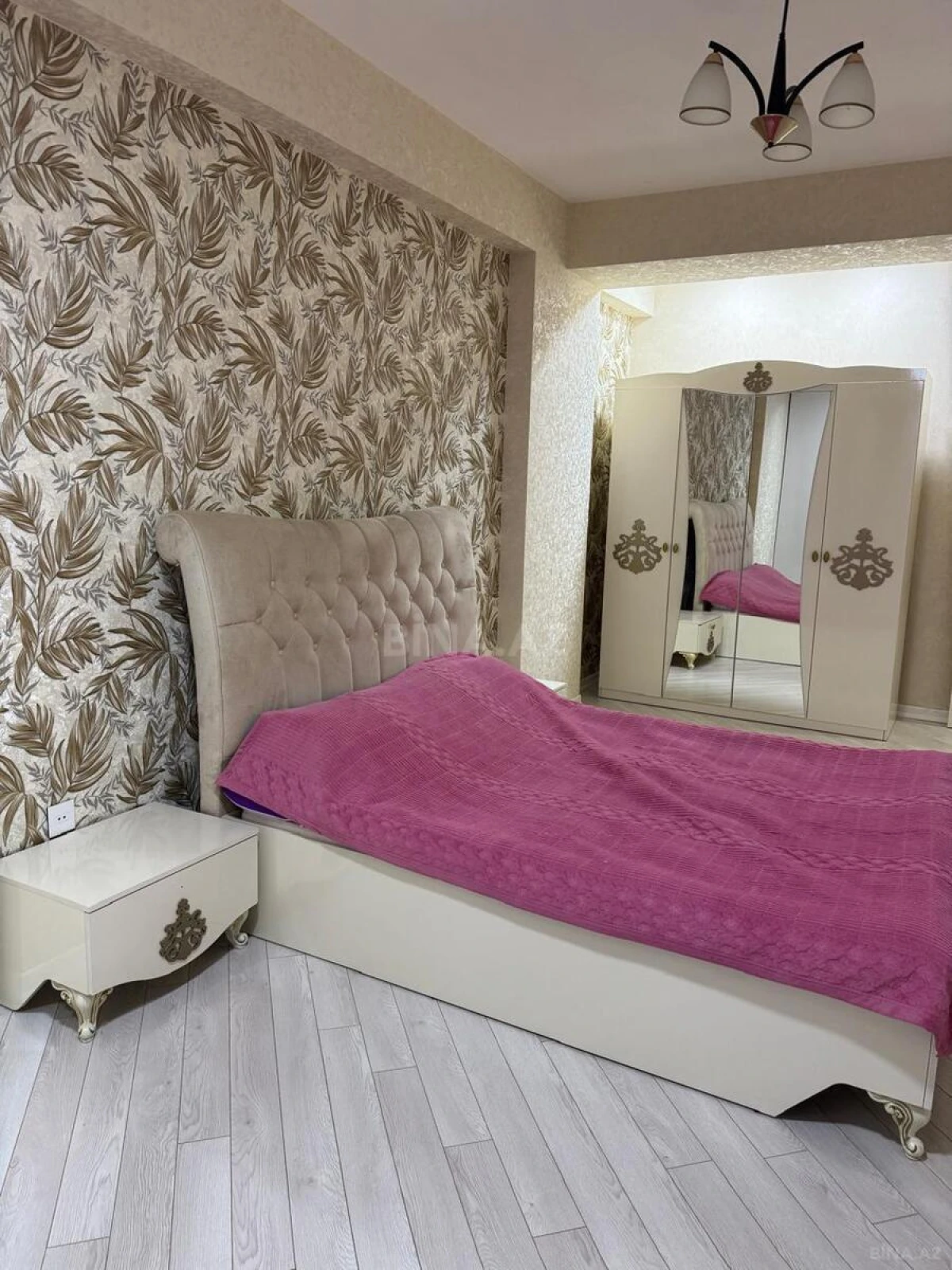 Kirayə verilir 4 otaqlı mənzil 140 m²