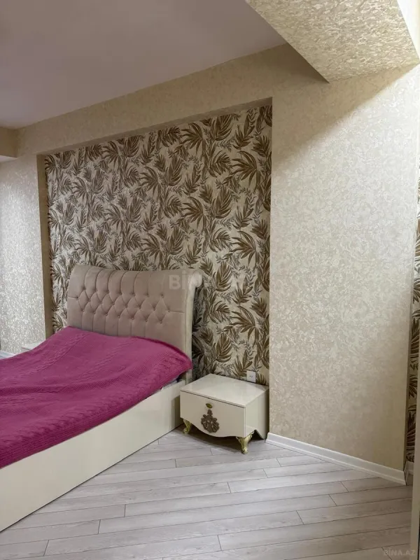 Kirayə verilir 4 otaqlı mənzil 140 m²