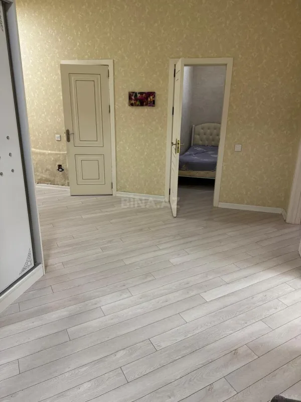 Kirayə verilir 4 otaqlı mənzil 140 m²