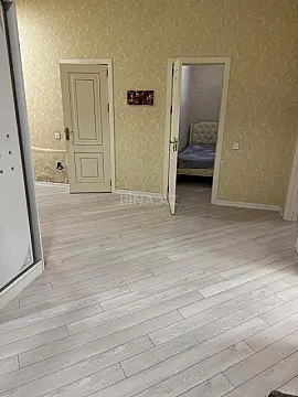 Kirayə verilir 4 otaqlı mənzil 140 m²