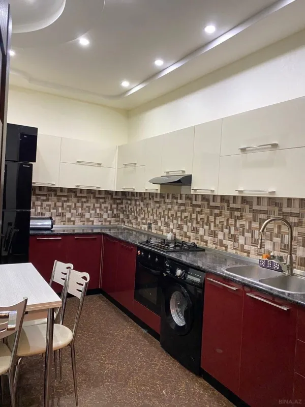 Kirayə verilir 2 otaqlı mənzil 90 m²