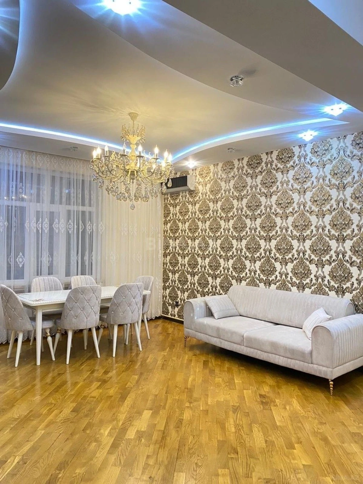 Kirayə verilir 2 otaqlı mənzil 90 m²