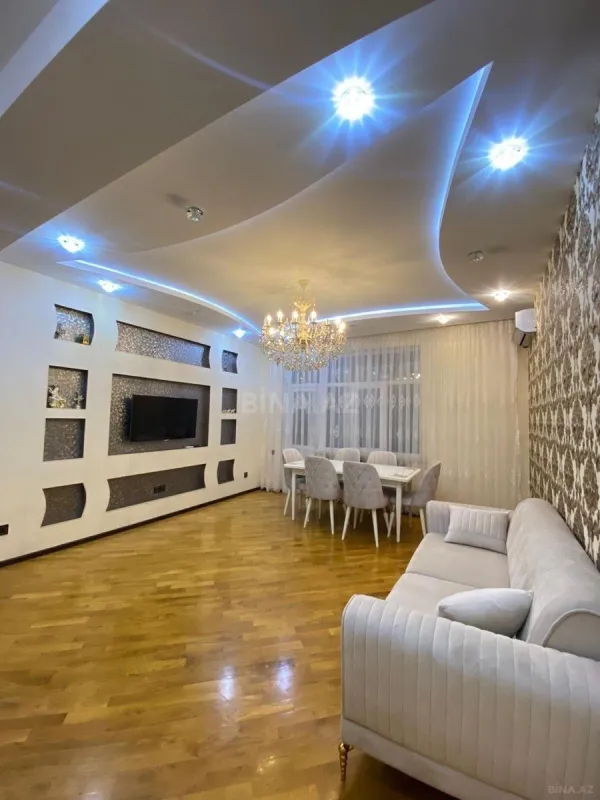 Kirayə verilir 2 otaqlı mənzil 90 m²