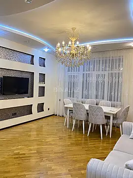 Kirayə verilir 2 otaqlı mənzil 90 m²