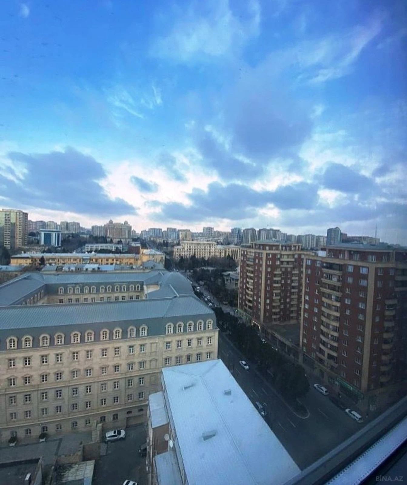 Satılır 3 otaqlı mənzil 160 m²