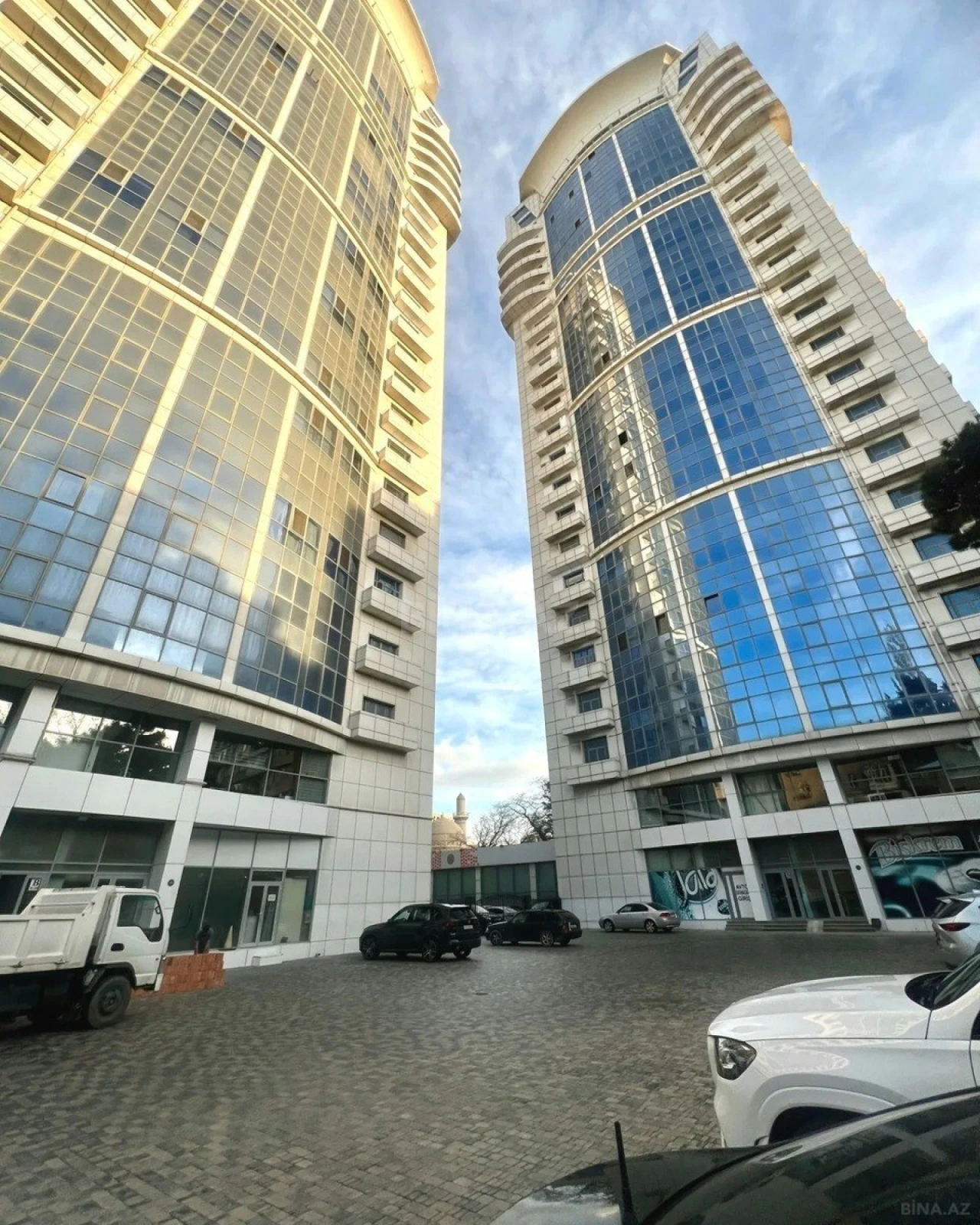 Satılır 3 otaqlı mənzil 160 m²