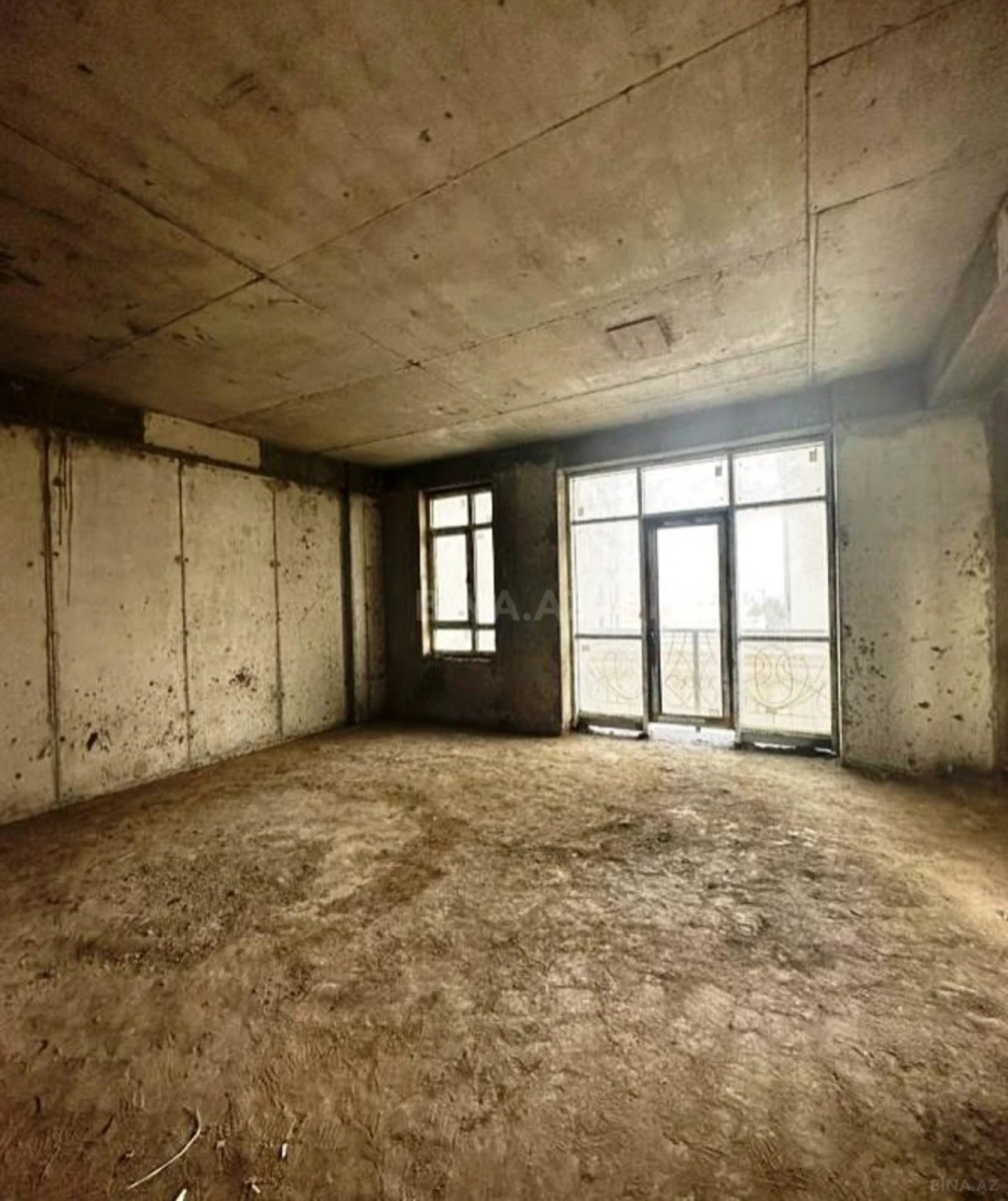 Satılır 3 otaqlı mənzil 160 m²