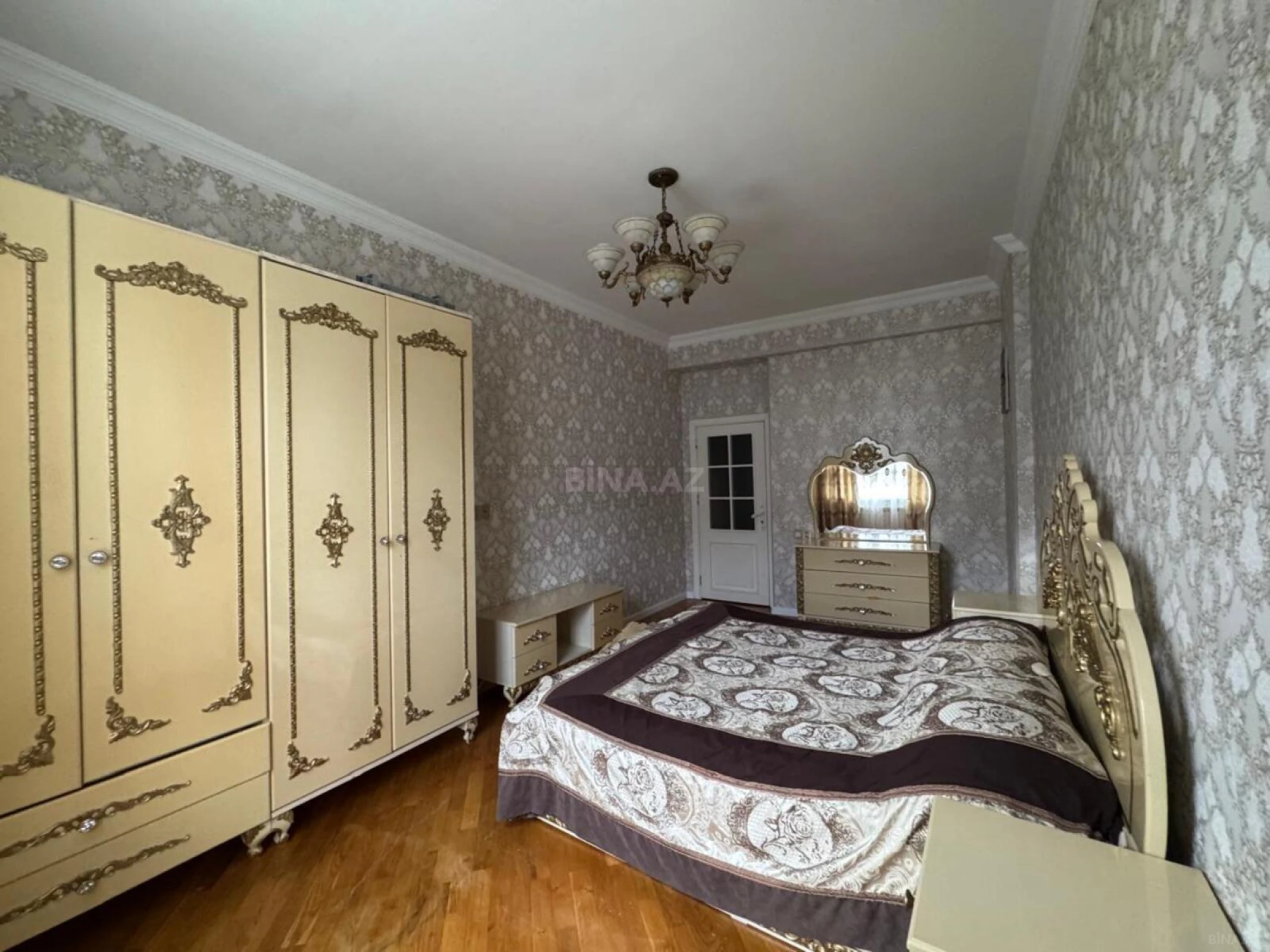 Kirayə verilir 3 otaqlı mənzil 125 m²