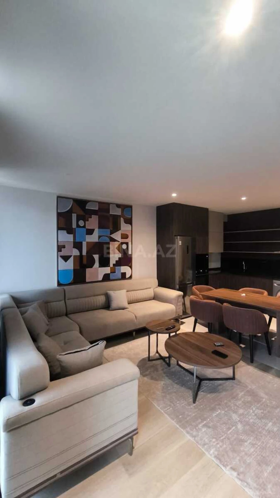 Kirayə verilir 2 otaqlı mənzil 101 m²