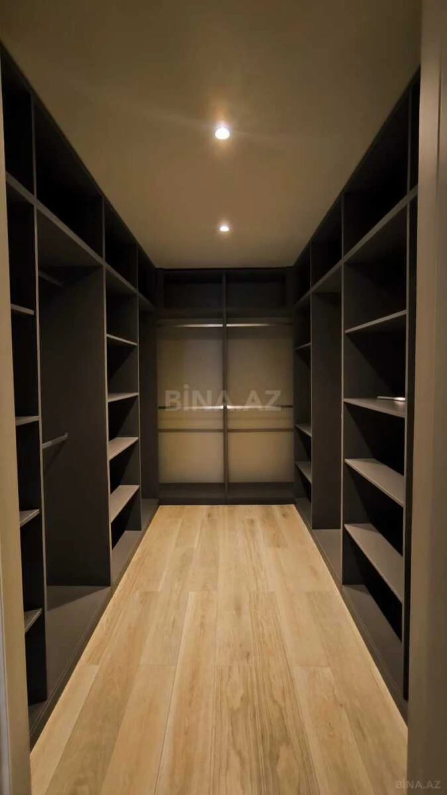 Kirayə verilir 2 otaqlı mənzil 101 m²