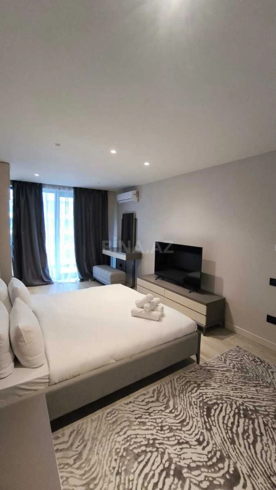 Kirayə verilir 2 otaqlı mənzil 101 m²