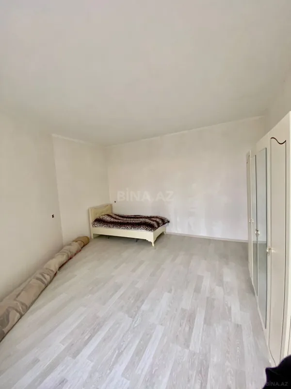 Satılır 5 otaqlı həyət evi 240 m²